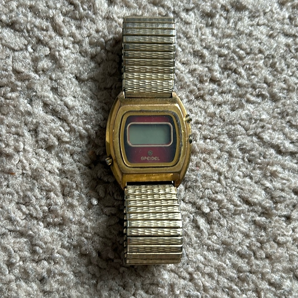 Speidel women’s vintage gold/red retro 90’s digital‎ bracelet watch OS stretches